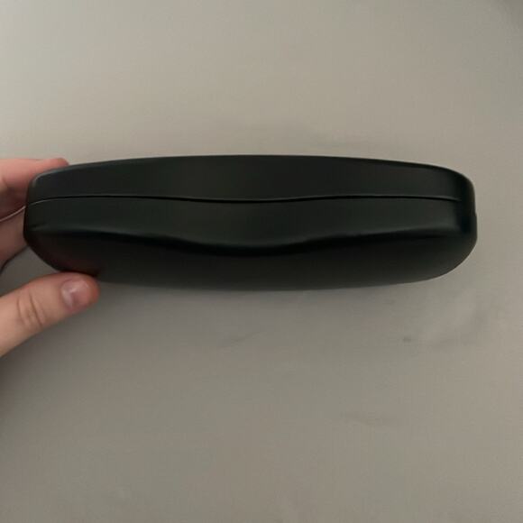 New ray-ban glasses / sunglasses case with cleaning cloth - Picture 3 of 4